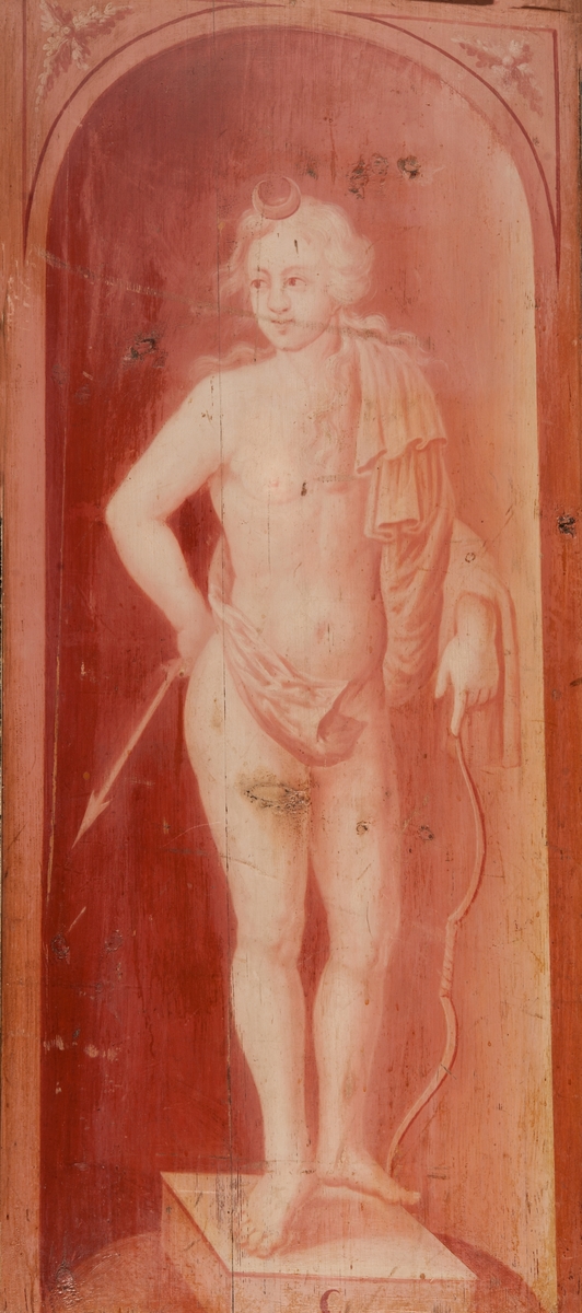 Mytologiskt motiv i rödsepia. Kvinnofigur (Venus) med pil och båge samt måne i håret.

Ram: Förgylld
