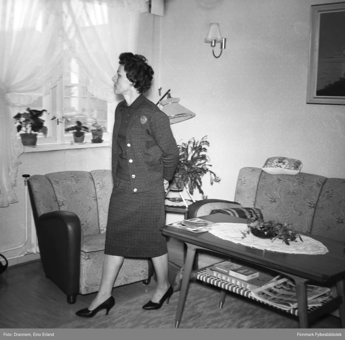 Berna Gabrielsen fotografert i stua hos familien Drannem i Hammerfest.