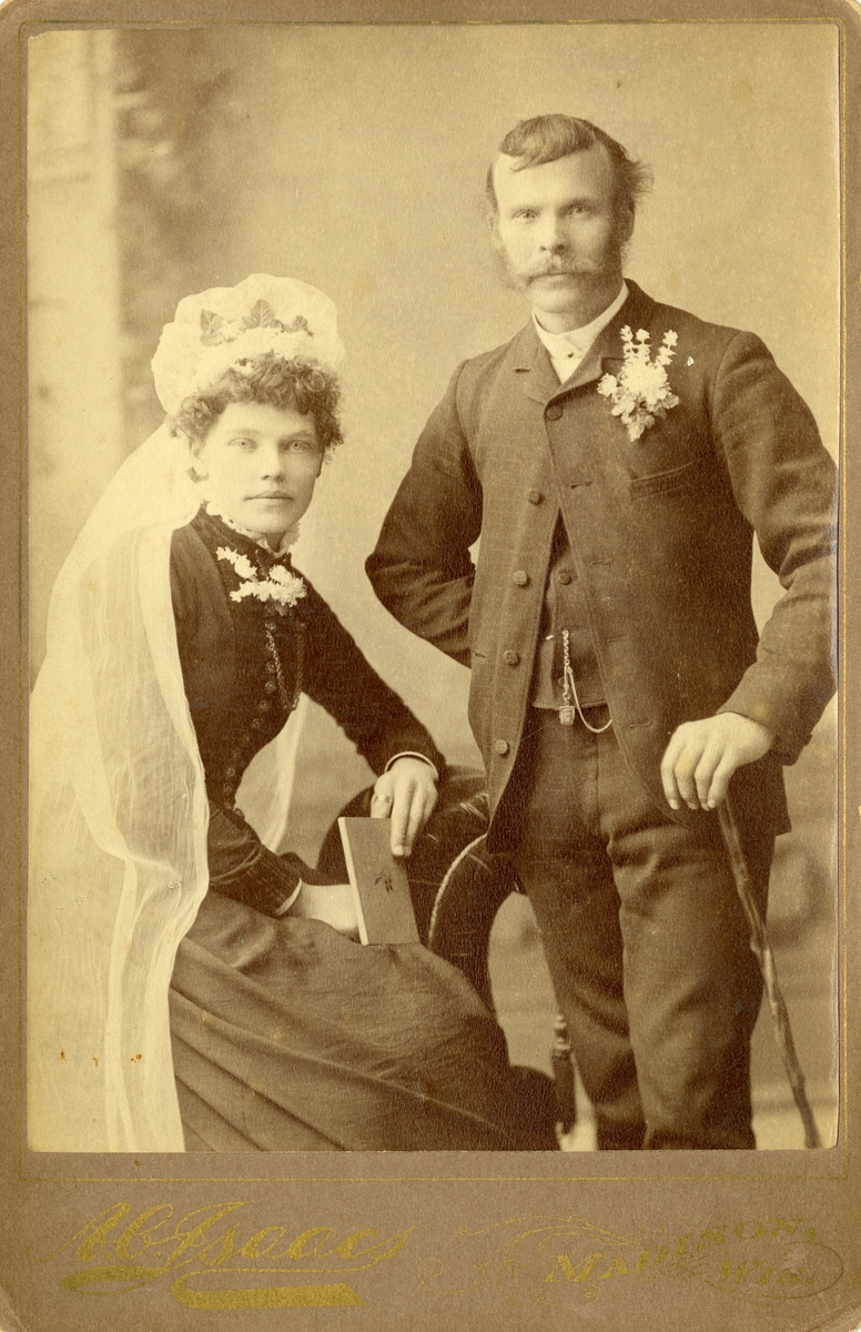Brudebilde av Per Hansen Islandsmoen og kona Gurine Paalsdatter f. Milevatnet