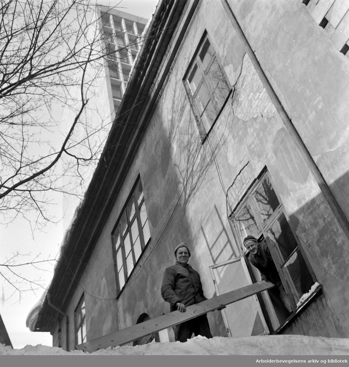 Empirekvartalet (Akersgt. 44).Justisdepartementets gamle bygning rives..Februar 1959
