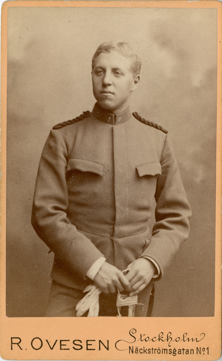 Porträtt av Carl Olof Axel Nyström, löjtnant vid Fortifikationen.