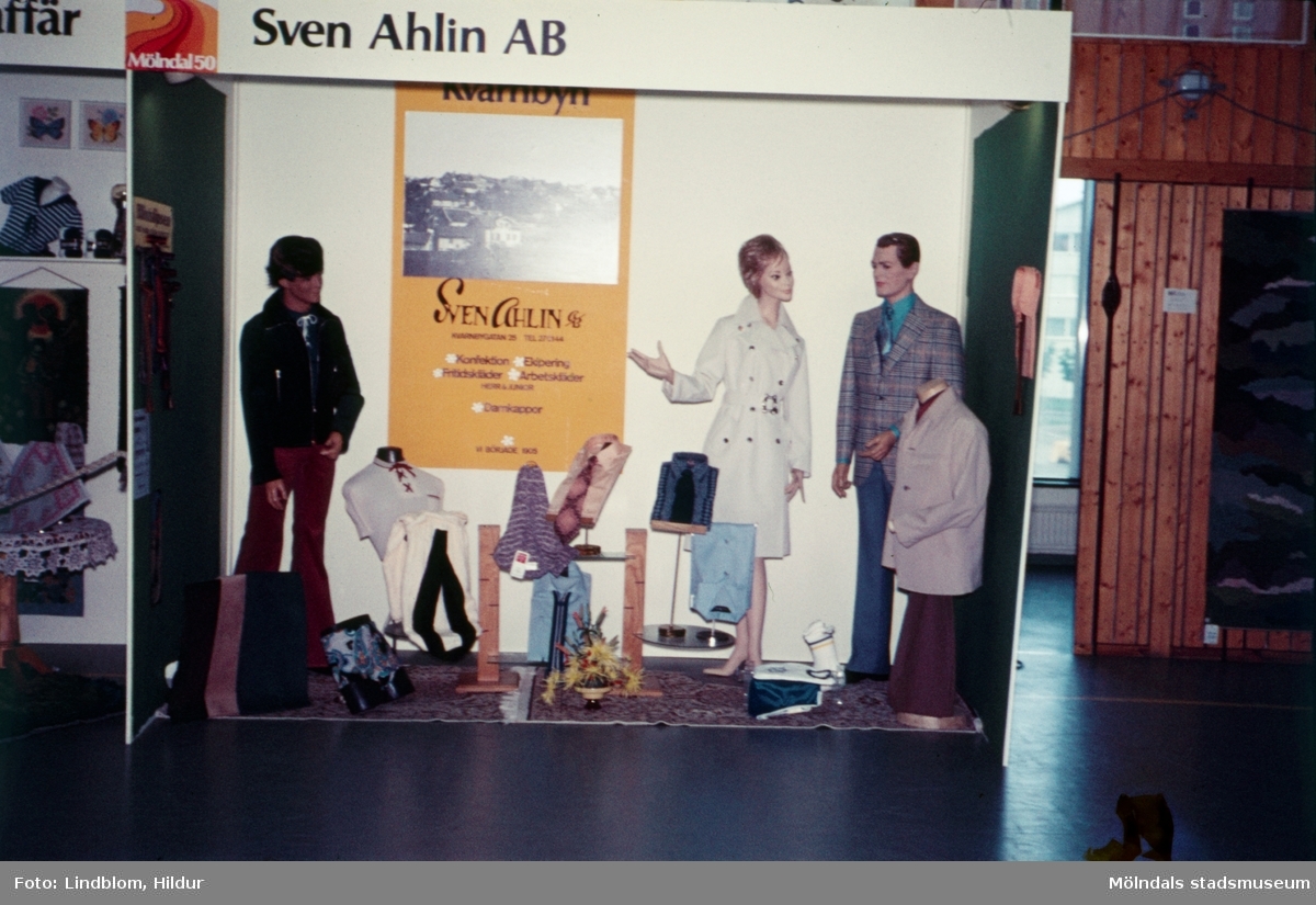 Sven Ahlins monter vid en utställning i idrottshuset i Mölndal, 1970-tal.

För mer information om bilden se under tilläggsinformation.