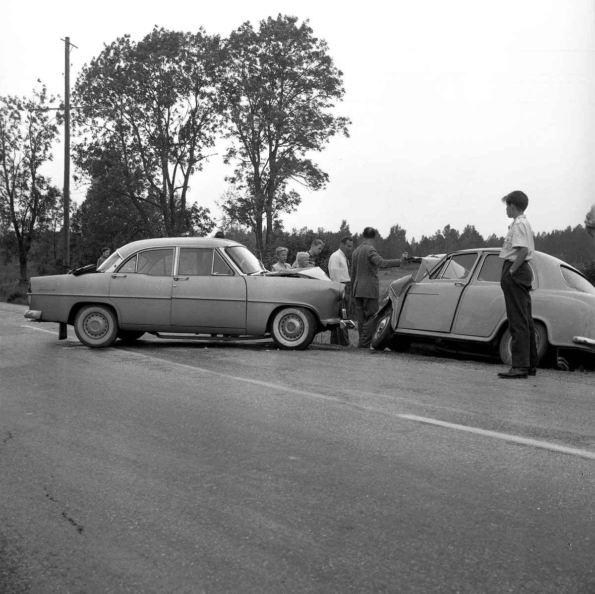 Bilkrock. 2 st. A-bilar. Myrö.
15 september 1955.