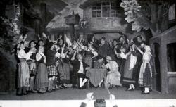 Serie - se 3 forrige og neste. Dirgent Edvard Bræin i forkan