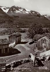 Postkort "10/88" med motiv fra Innerdalshytta, i Innerdalen,