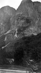 Fjellside en plass i Møre og Romsdal. Fra Nordmøre Museum si