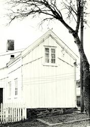 Foto fra et eldre hus i Kristiansund, men usikkert hvor. Fra