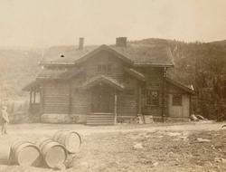 Fra et album postkort og skadede bilder fra inn og utland. B