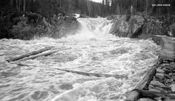 Fløting i ei elv som kalles Vala i Norderhov i Buskerud våre