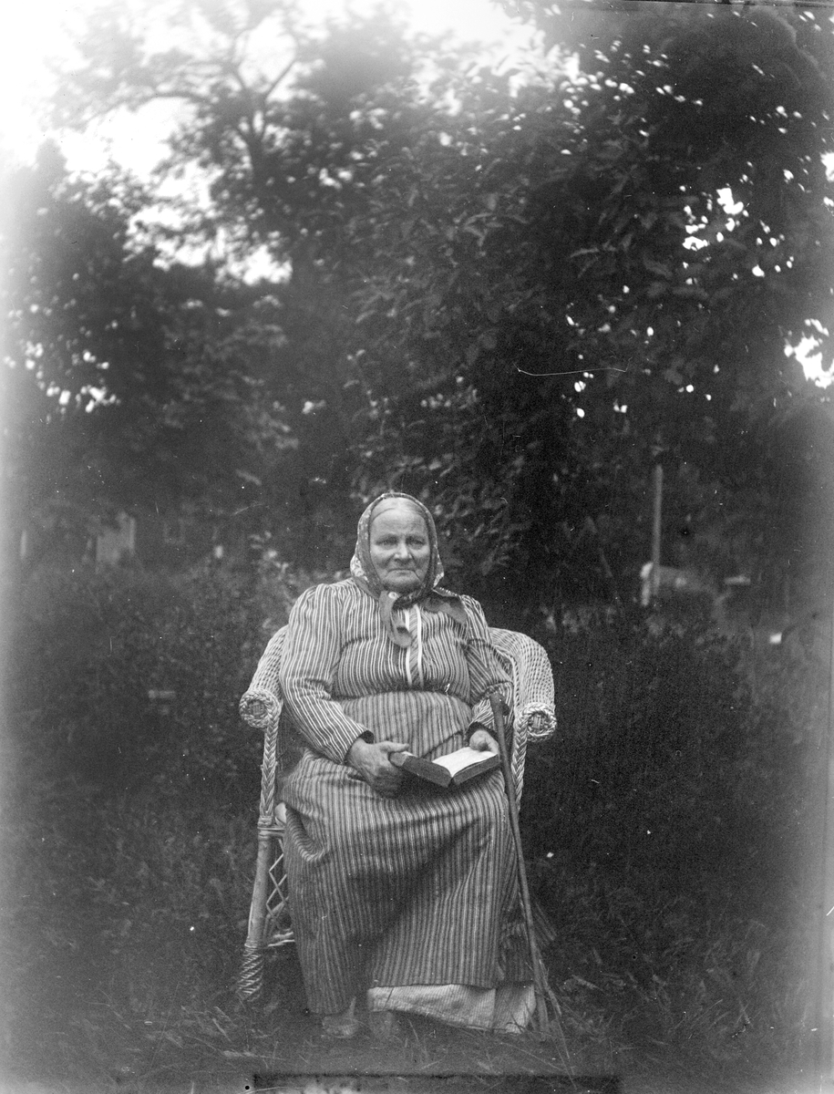 "Vallinders i Vallby moder ensam", Torstuna socken, Uppland 1919