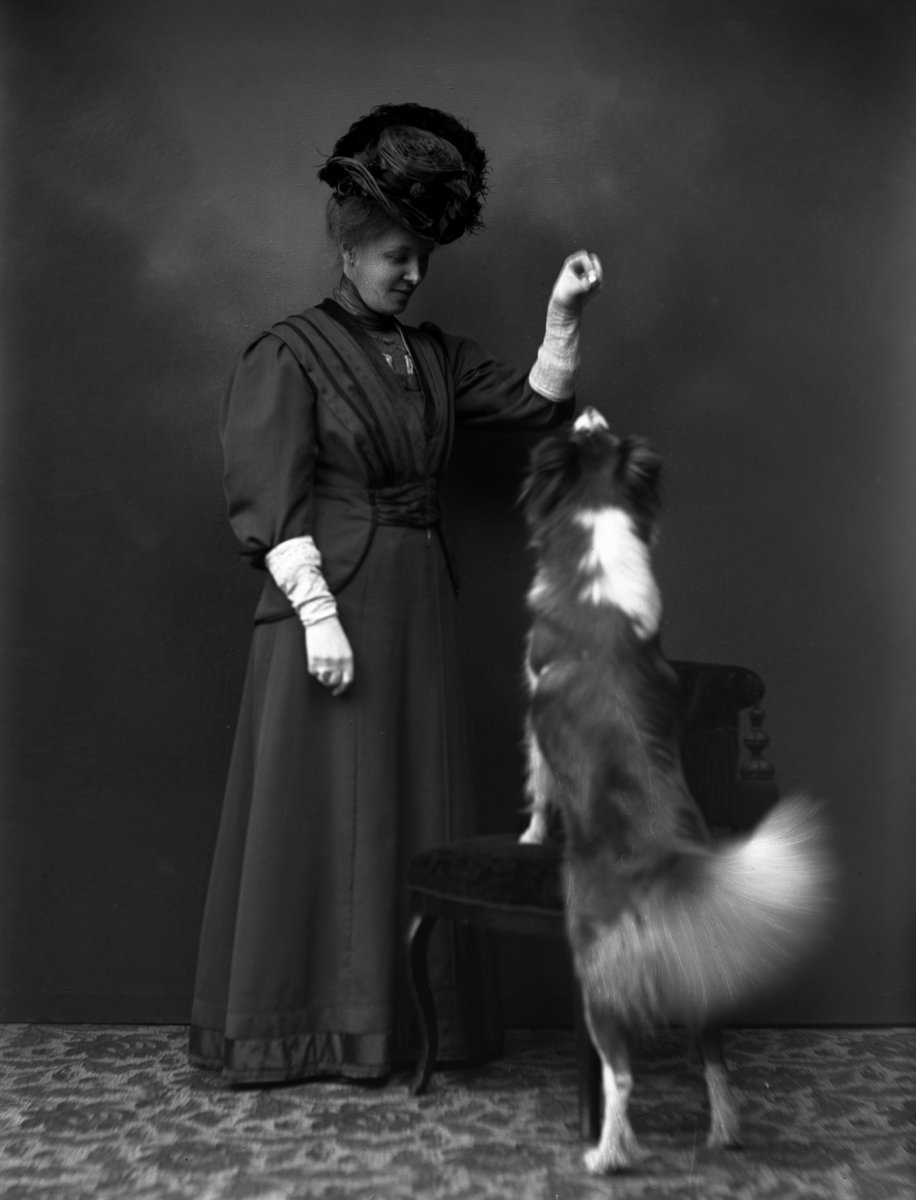 Kvinna med hund.