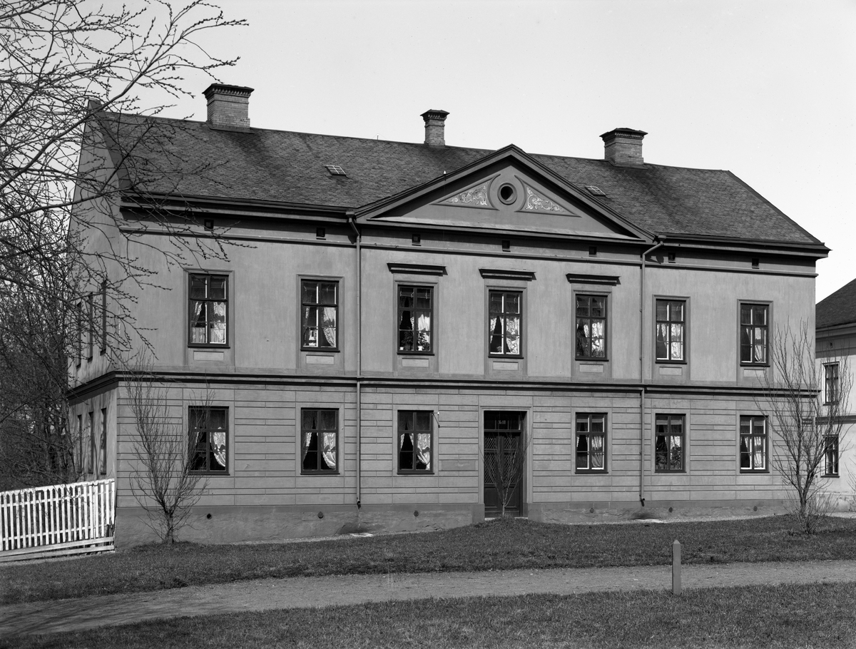 Landskamrer Axel Anderssons hus på en bild från 1868. Byggnaden fick ytterligare en våning år 1900.