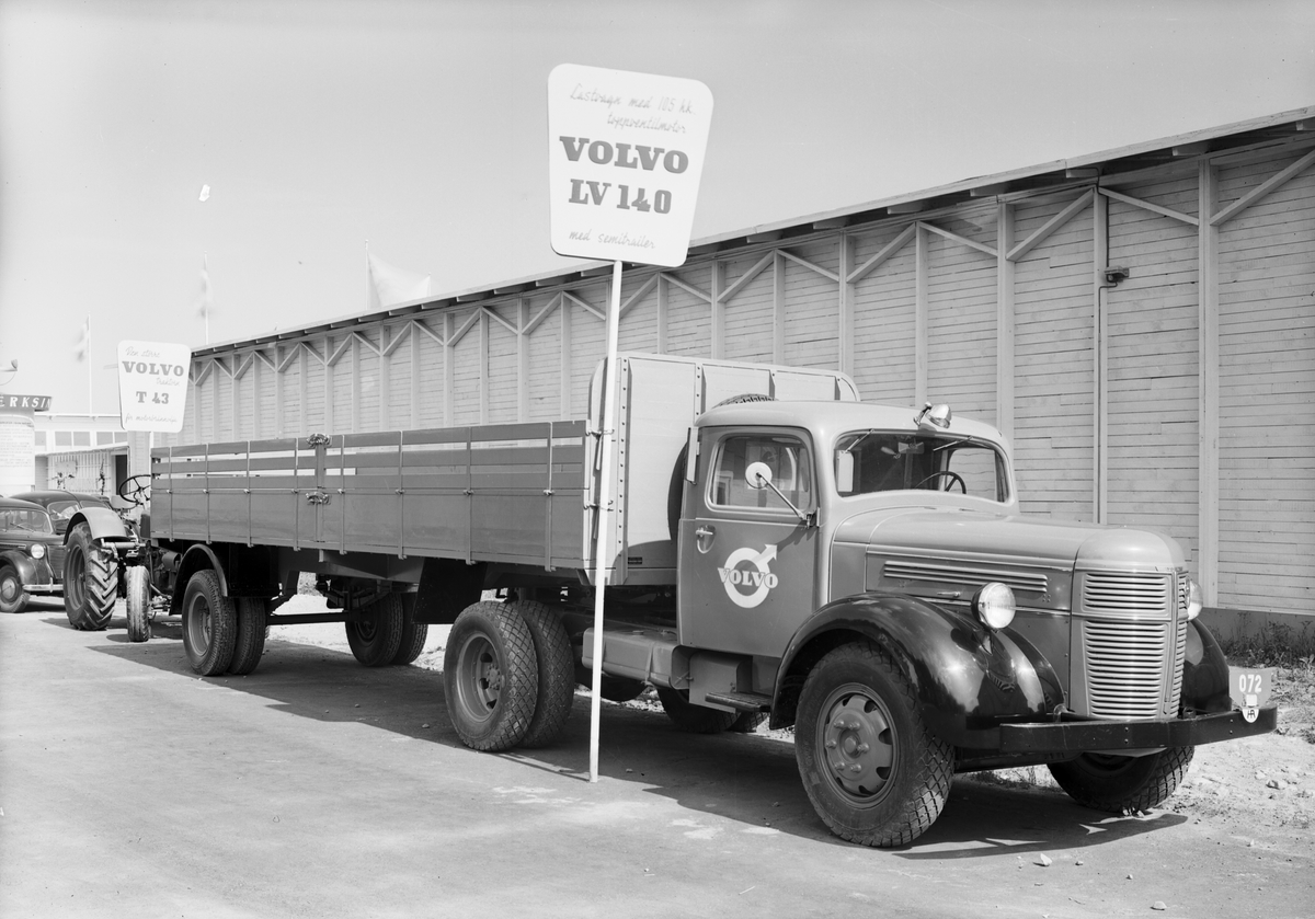 Gävleutställningen 1946. Lastvagn Volvo LV 140 - Länsmuseet Gävleborg ...
