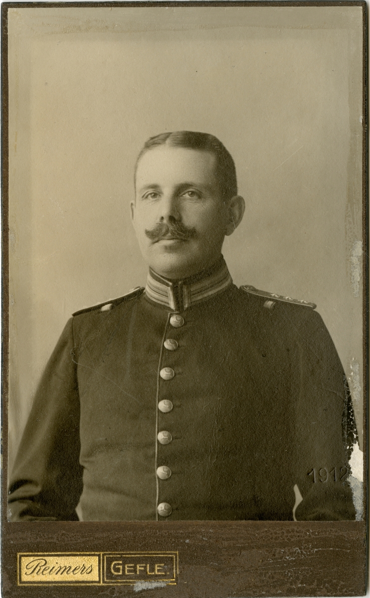 Porträtt av Olof Herman Sundberg, löjtnant vid Hälsinge regemente I 14.