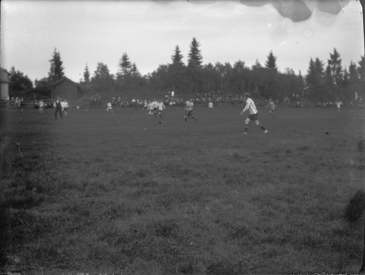 Fotbollsmatch på Särstabacke, Torsåker.