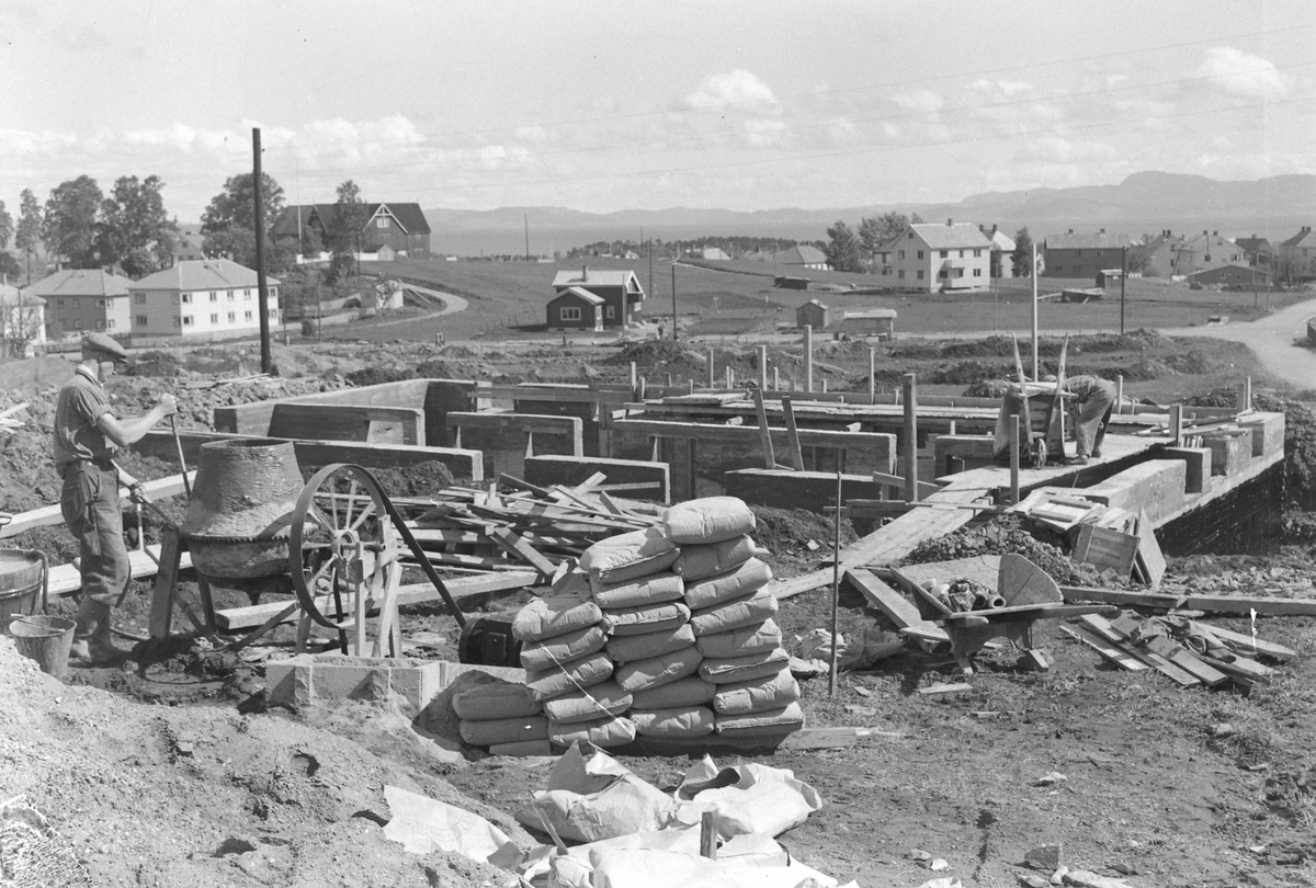 Byggevirksomhet forskjellige steder i utkanten av Trondheim