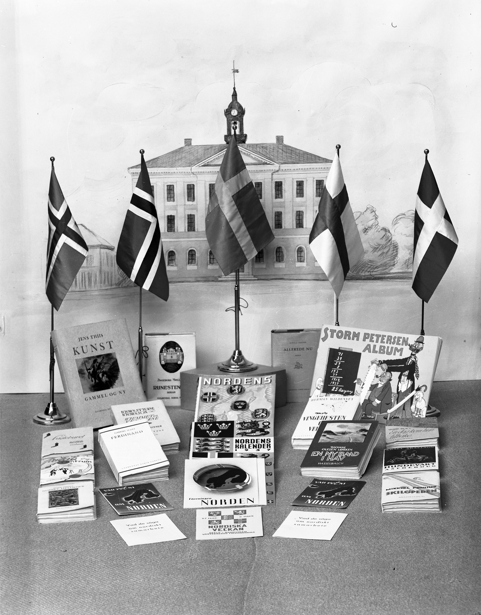 Föreningen Norden
Utställning i skyltfönster, Hallbergs bokhandel

April 1938


