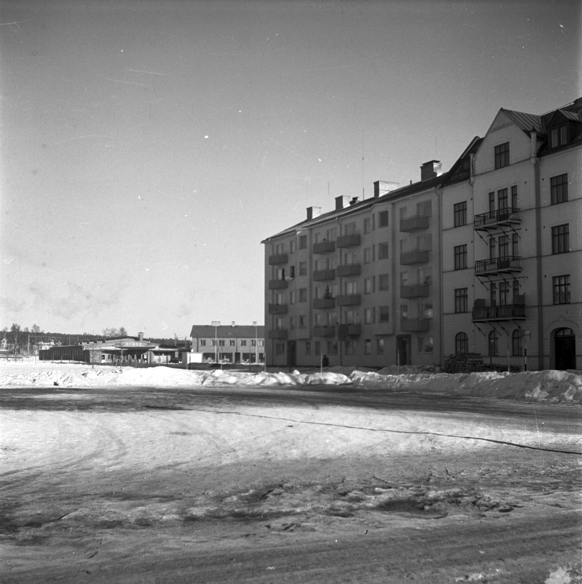 Stadsvy över nybyggda fastigheter på Norra Rådmansgatan mot Norrtull. 1948.