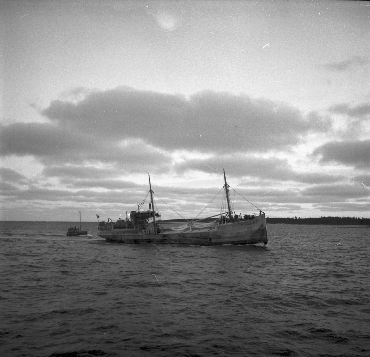 Bildreportage, nödställd båt "Hans Boye". 8 januari 1954.
Storm över Gävle.