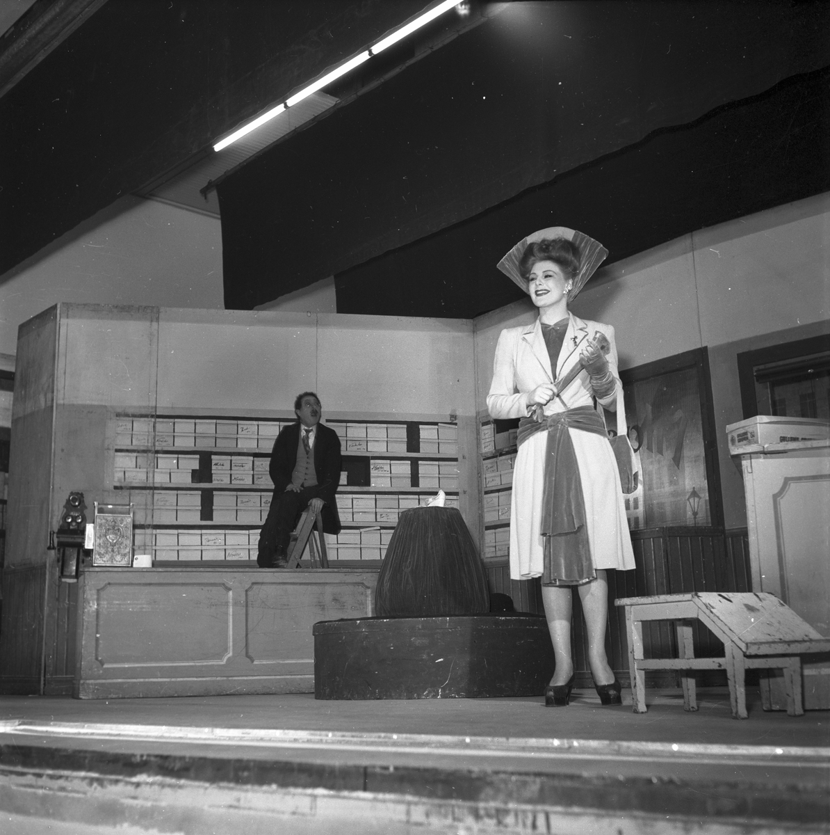 Operett " Min syster och jag" första föreställningen på Folkets Hus. 26 april 1947. Skådespelerskan Maj-Lis Lüning. Reportage för Arbetarbladet.