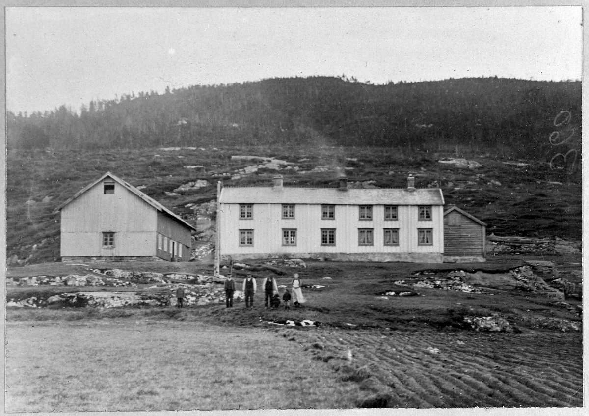 Gårdsanlegg på Mælan ca. 1900
