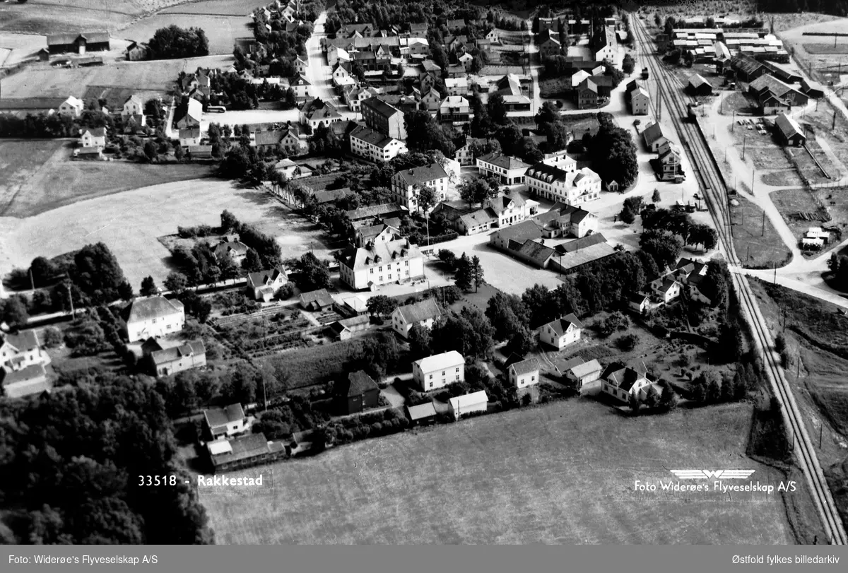 Rakkestad sentrum, skråfoto 1951.