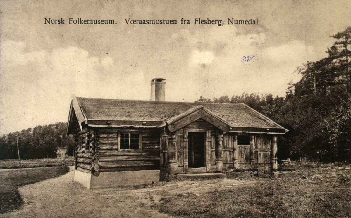 Postkort. Væråsmostuen fra Flesberg i Numedal. Numedalstunet,NF.