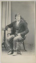 Fangeportrett. Anders Larsen Bjønaasen, arrestert i 1866, in