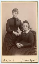 Wilhelmine Henriette Caroline Swensen og hennes datter Johan