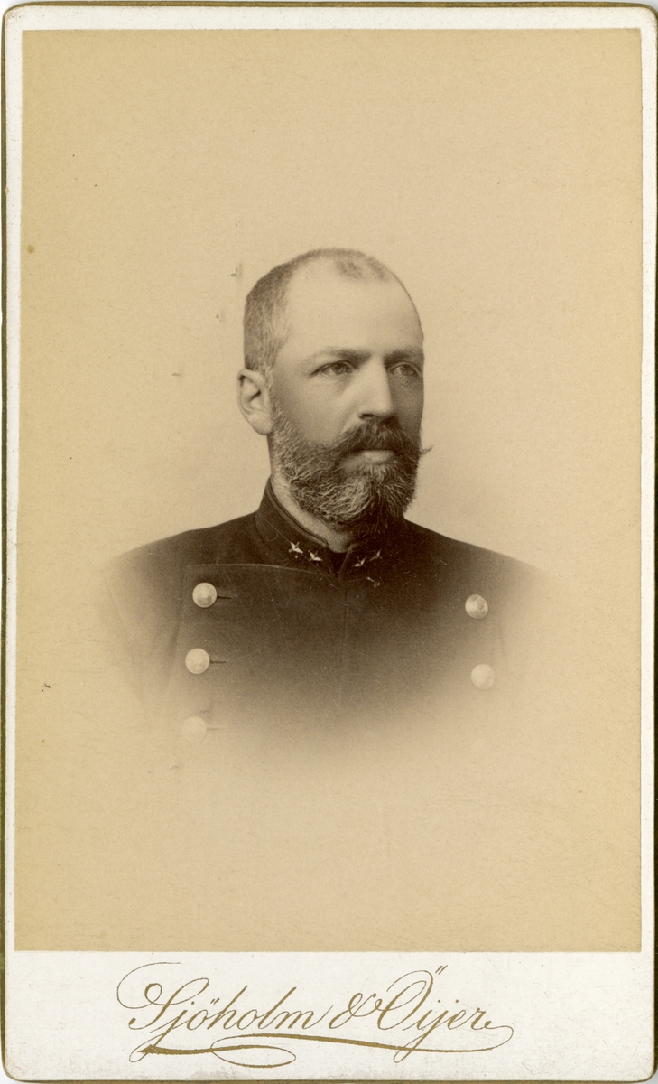 Porträtt av Lars Johan Sellergren, löjtnant vid Gotlands infanteriregemente I 27.
Se även AMA.0008566.