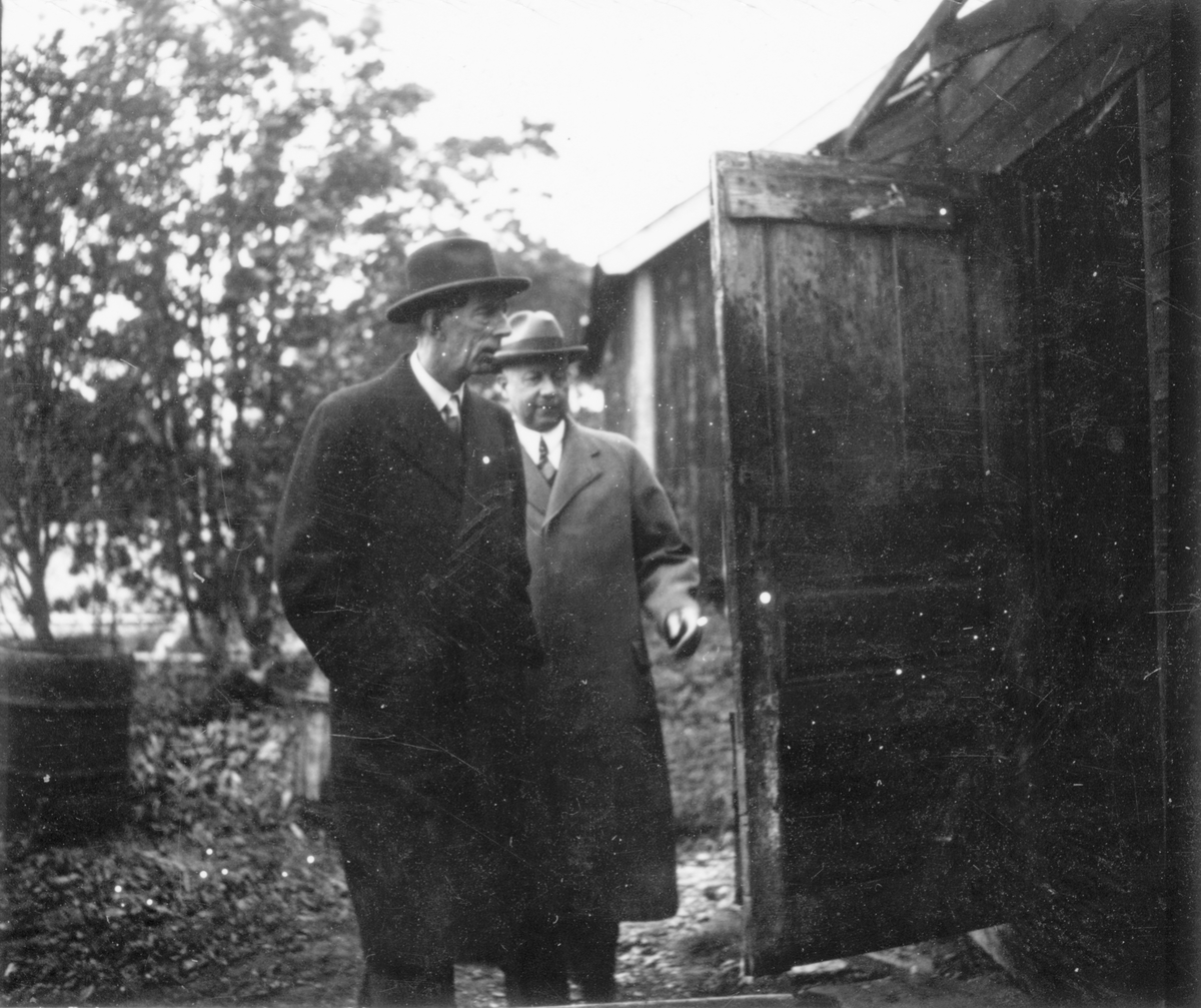 Prins Wilhelm besöker Utvalnäs i samband med sitt Gävlebesök 1938. På bilden skymtar även Landshövding Sven Lübeck.

