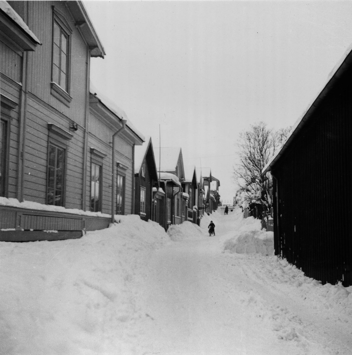 Nedre Bergsgatan från Stora Bergsgränd. Foto 1953.
