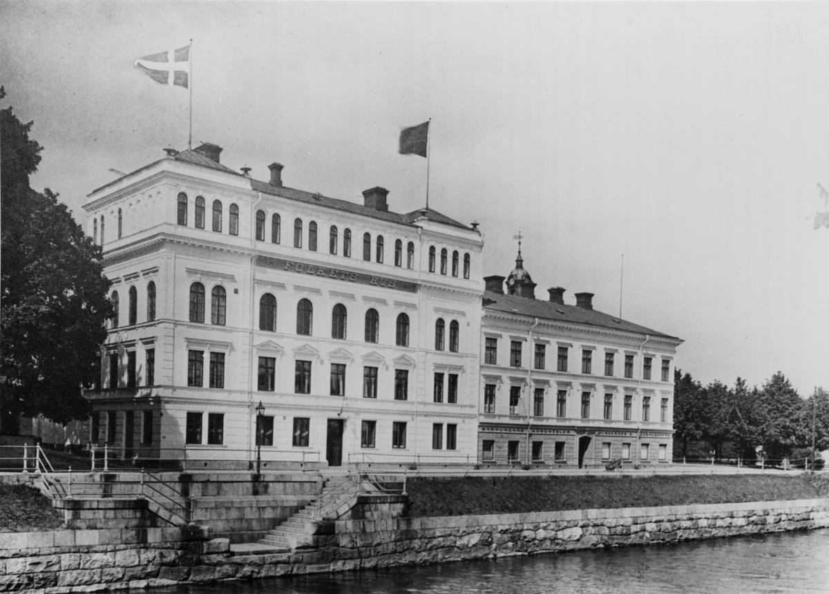 Folkets Hus (tidigare Strand Hotell), uppfört 1871.
