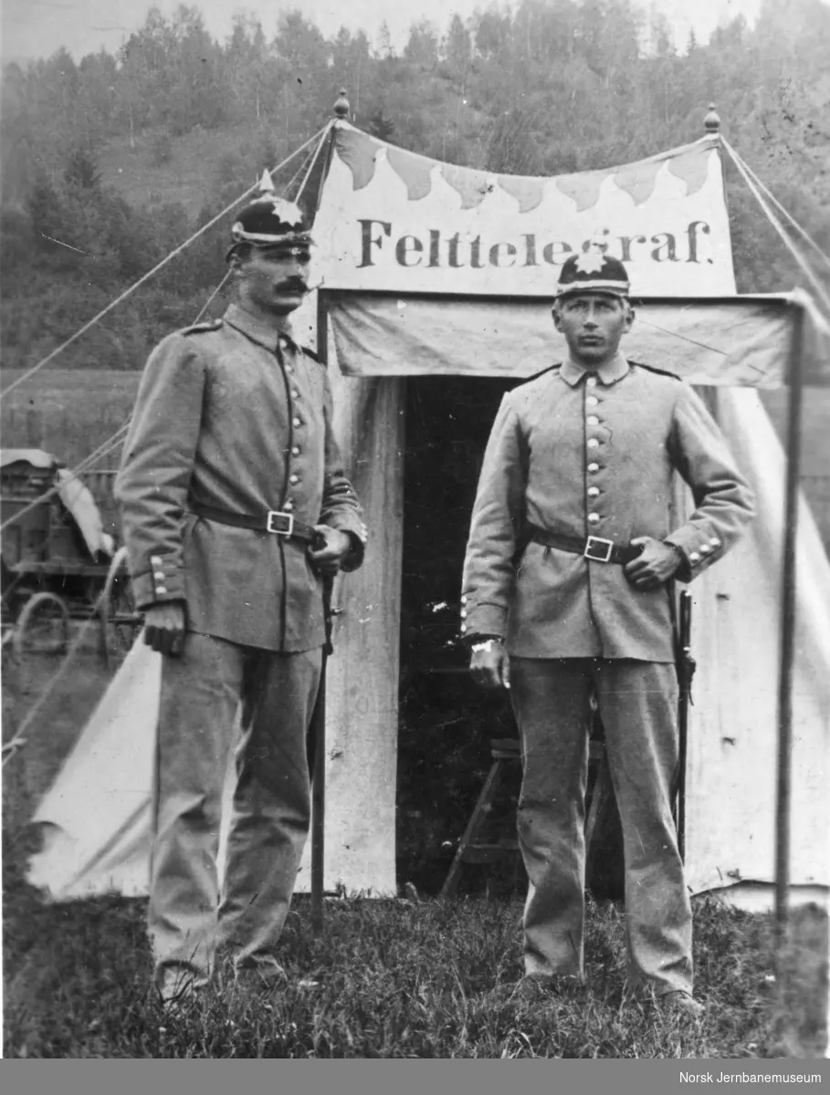 To NSB-telegrafister i tjeneste for forsvarets felttelegraf