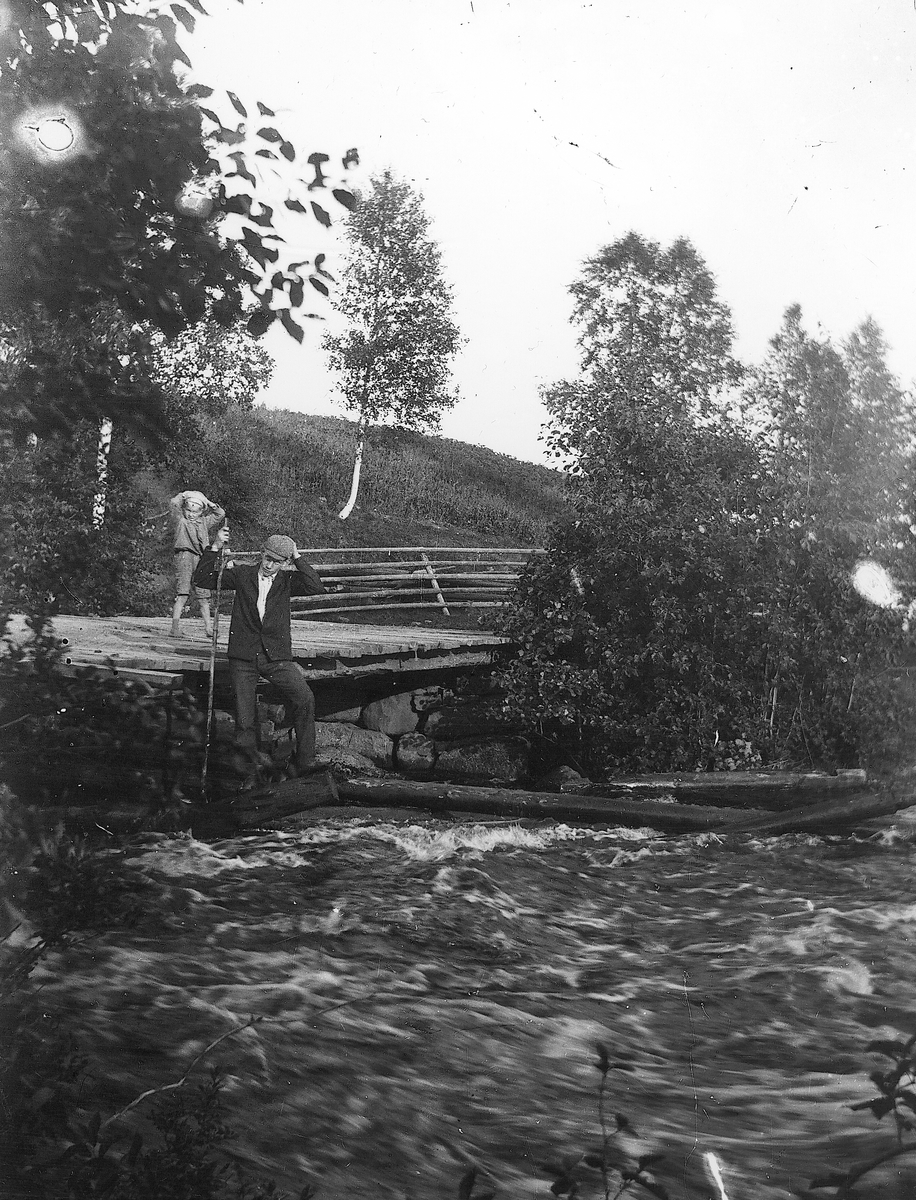 Vid bron till Herrgårdssågen.