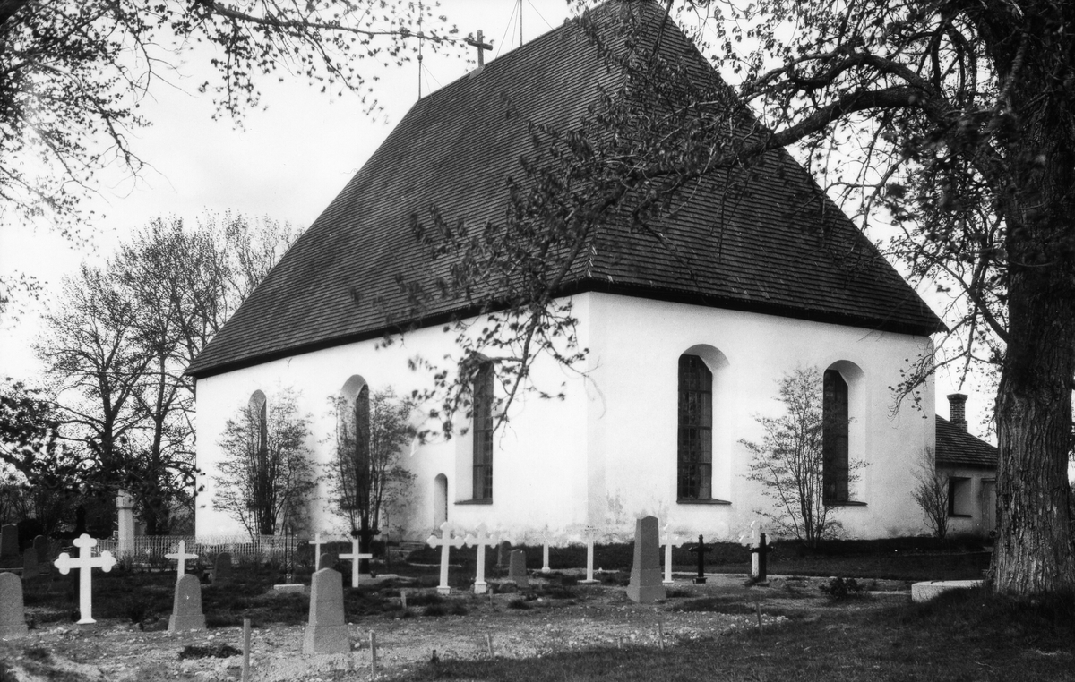 Bjuråkers kyrka och kyrkogård. Foto 1929.