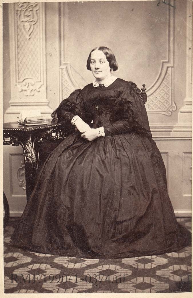 Portrett av kvinne. Fru Blaaum Georgine, født Wold.