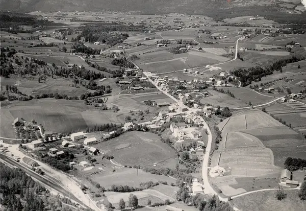 Flyfoto av Bø sentrum