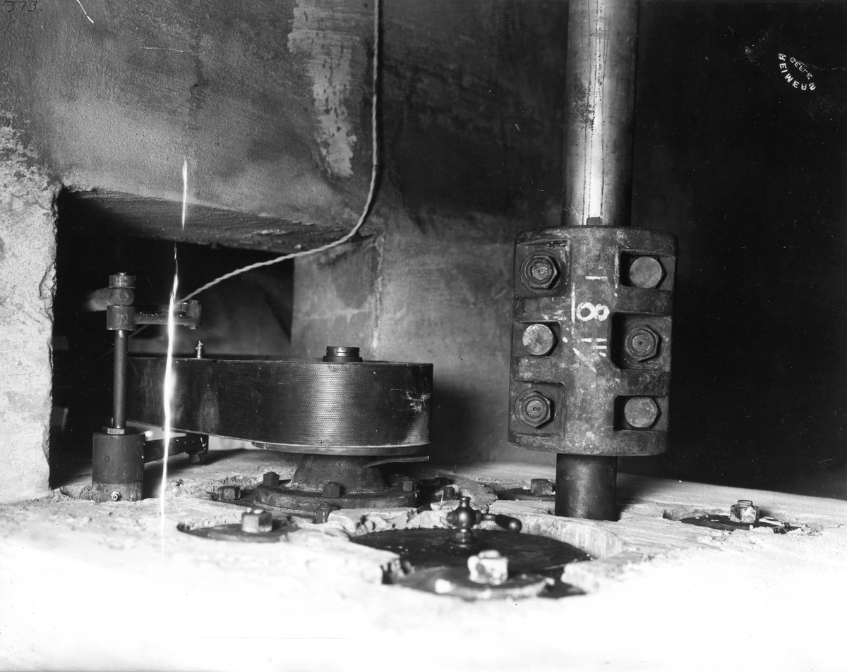 Tolvfors kraftverk är det sjätte kraftverket i Gavleån, beläget i Tolvfors. Kraftverket byggdes för Gävle stads elverk och togs i bruk den 18 mars 1926 som ett av de första fjärrstyrda vattenkraftverken i landet. 1987 restaurerades dammen och kraftverksluckorna byttes ut.
Huvudbyggnaden, byggd i 1920-talsklassicism och med drag av ett grekiskt tempel, är en av de mer genomarbetade kraftverksfasaderna i Sverige.