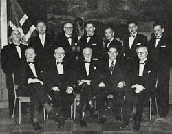 Gruppebilde fra Postdirektoratet. Fra Postgirosalen.