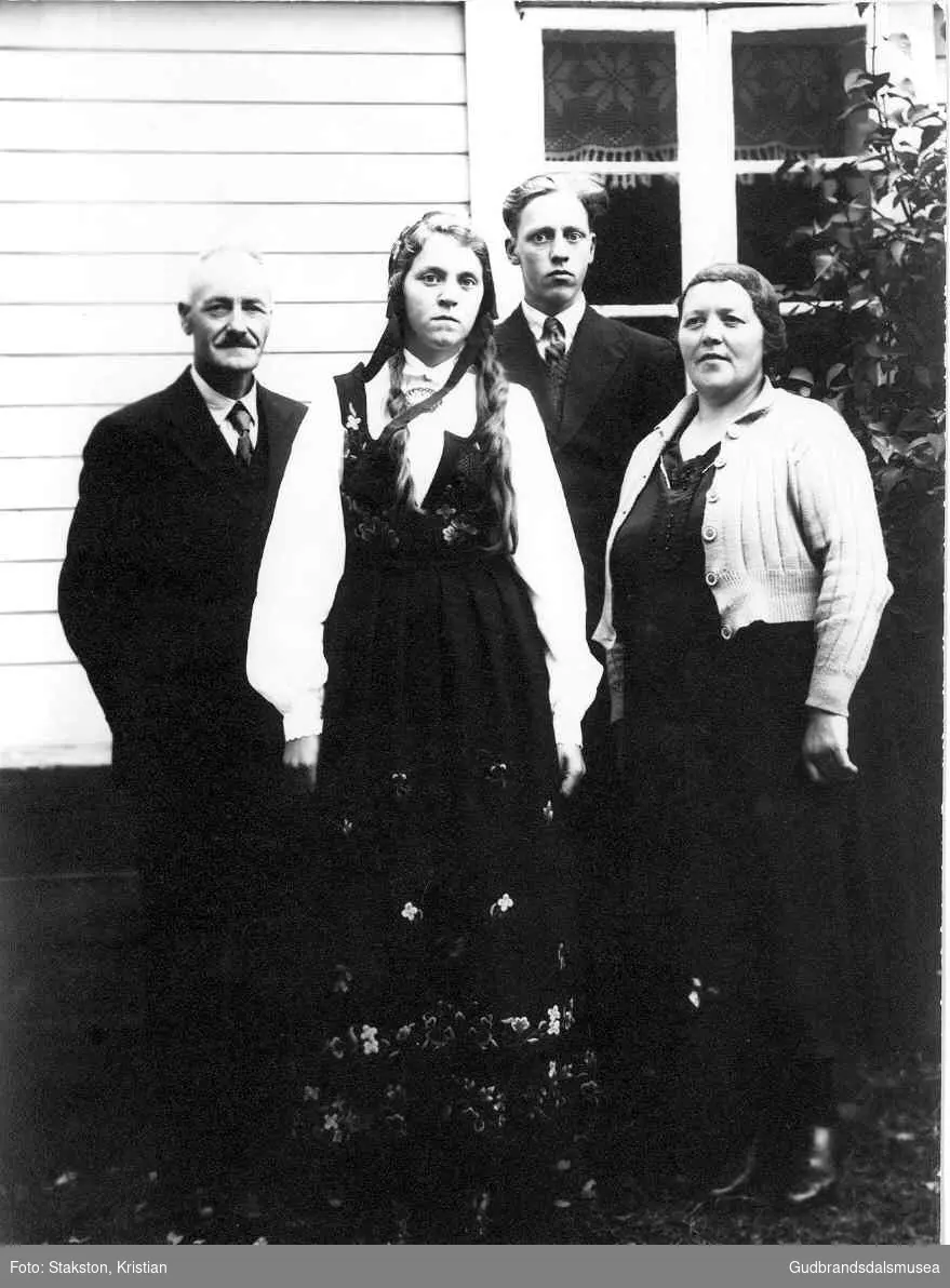 Rasmus Holø (f. 1887) m.familie