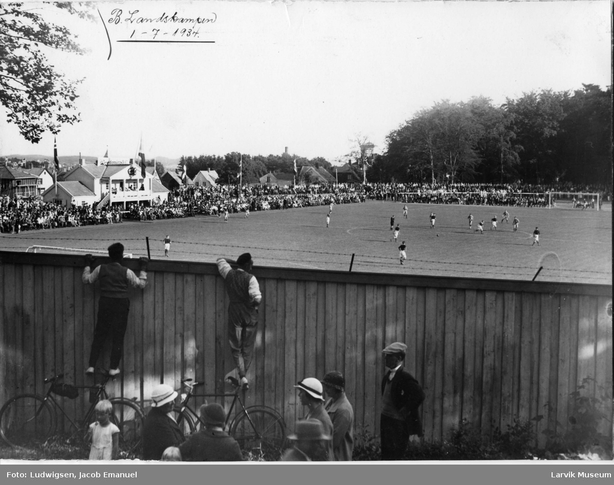 B-landskamp i fotball på Lovisenlund i Larvik i 1934.