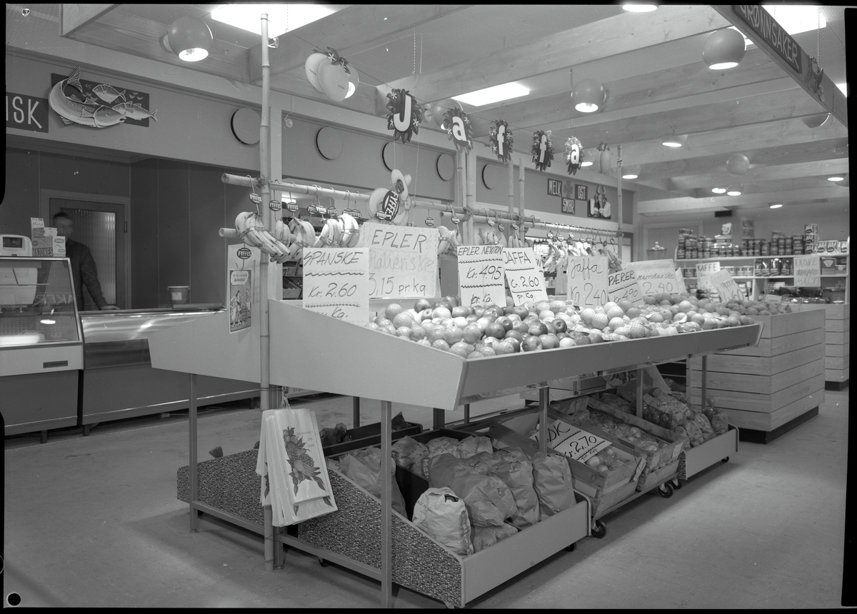 Asbjørn Olaussens forretning, Polaris Innredning, reklame