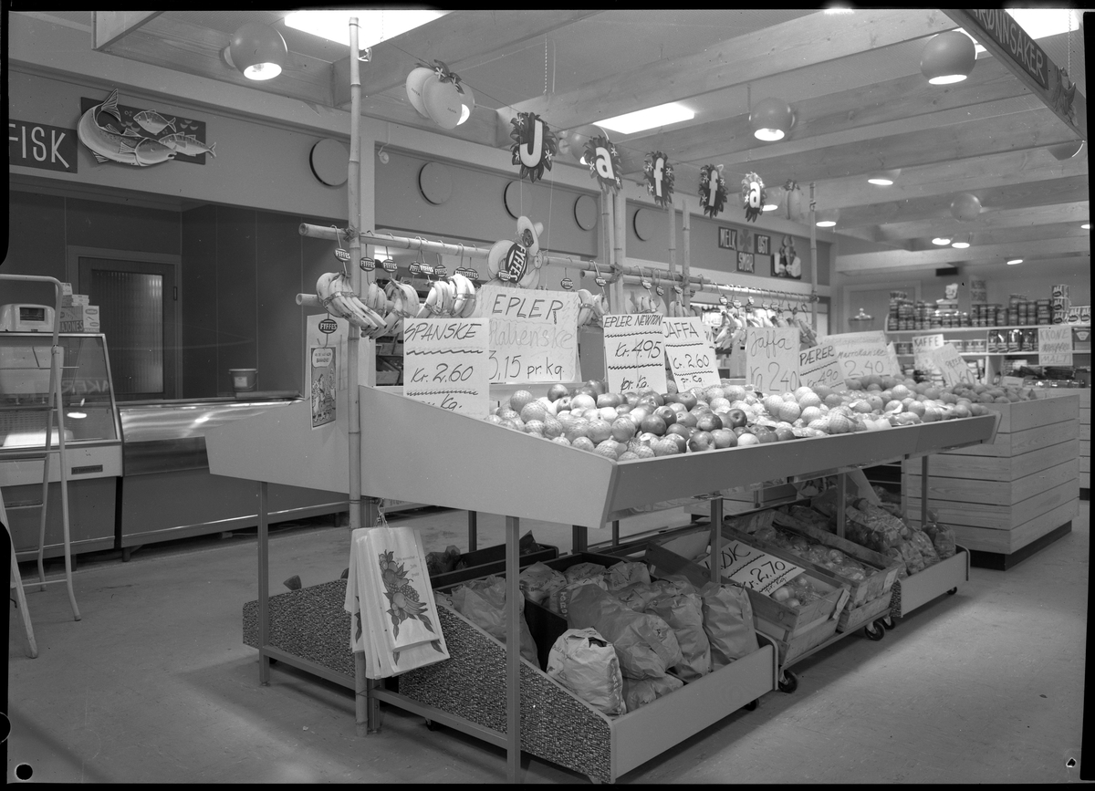 Asbjørn Olaussens forretning, Polaris Innredning, reklame