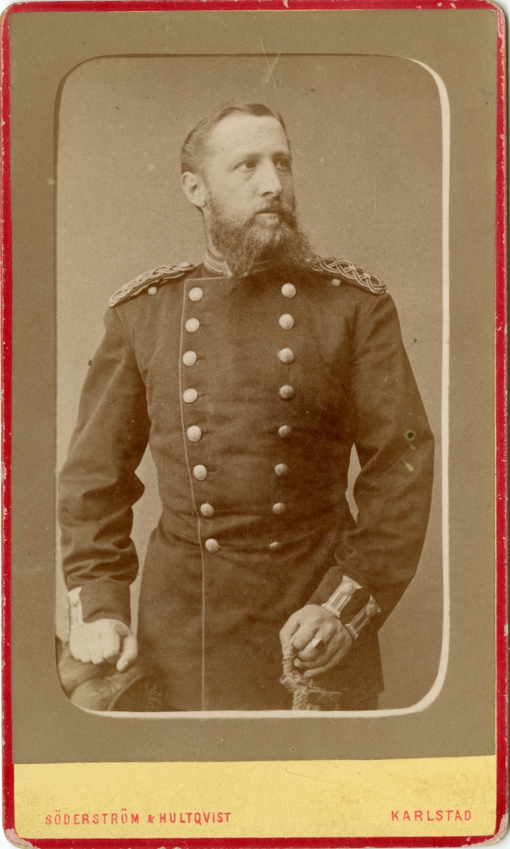 Porträtt av Hugo Axel Johan Ziegler, löjtnant vid Värmlands regemente I 22.

Se även bild AMA.0002216, AMA.0009319 och AMA.0009452.