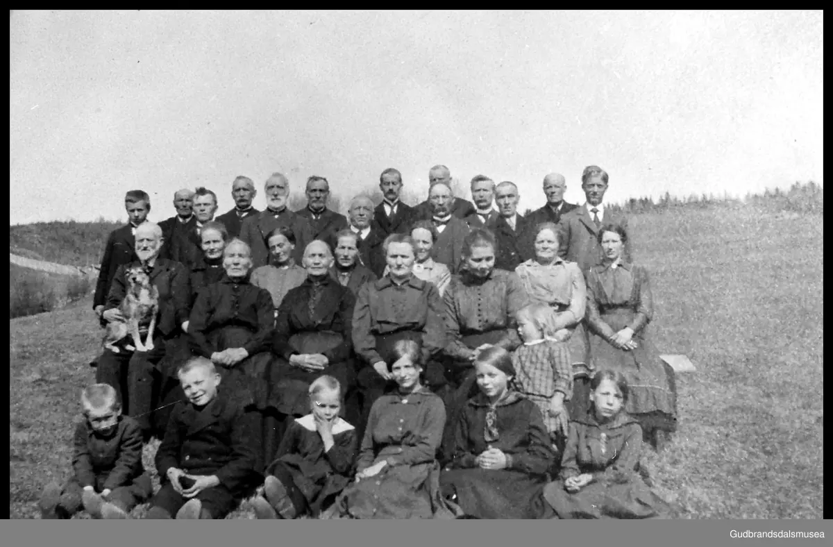 Ane G. Linækkerens begravelse. Venabygd i Ringebu