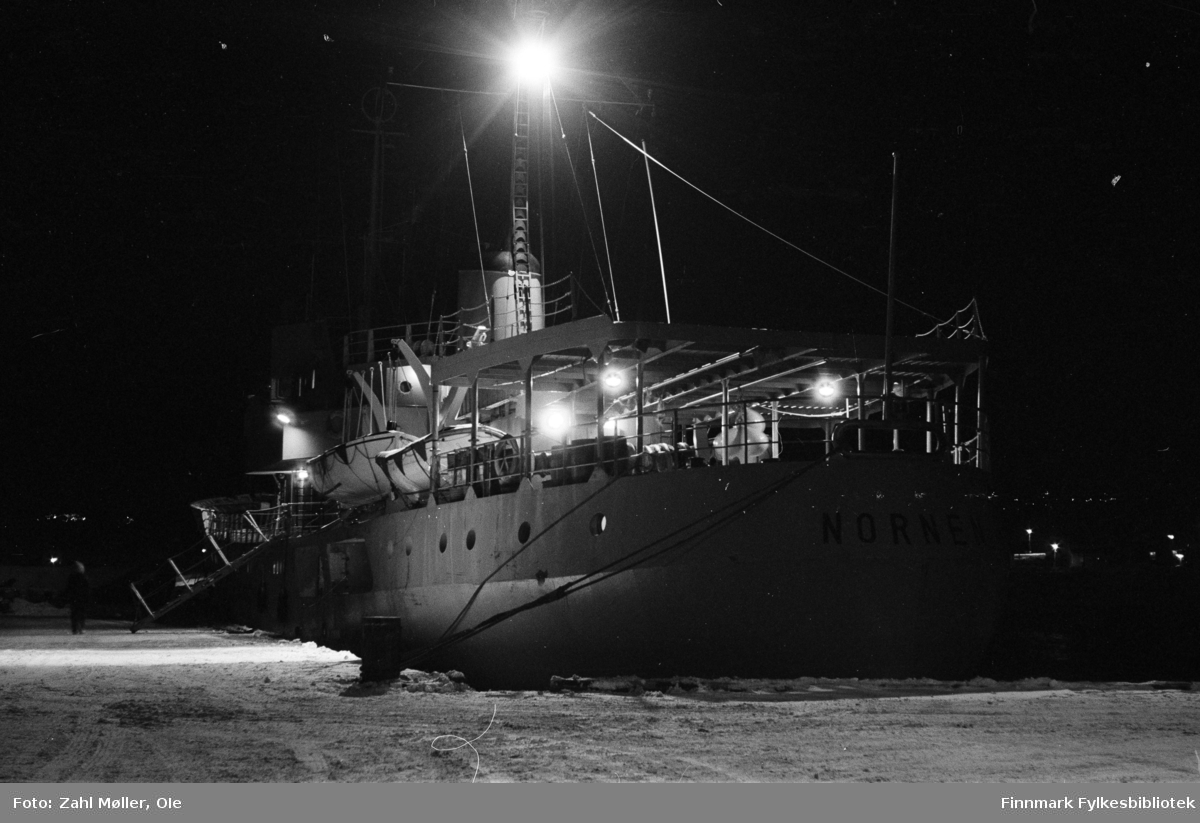 Serie bilder fotografert i Vadsø 1968-69. Skipet "Nornen".