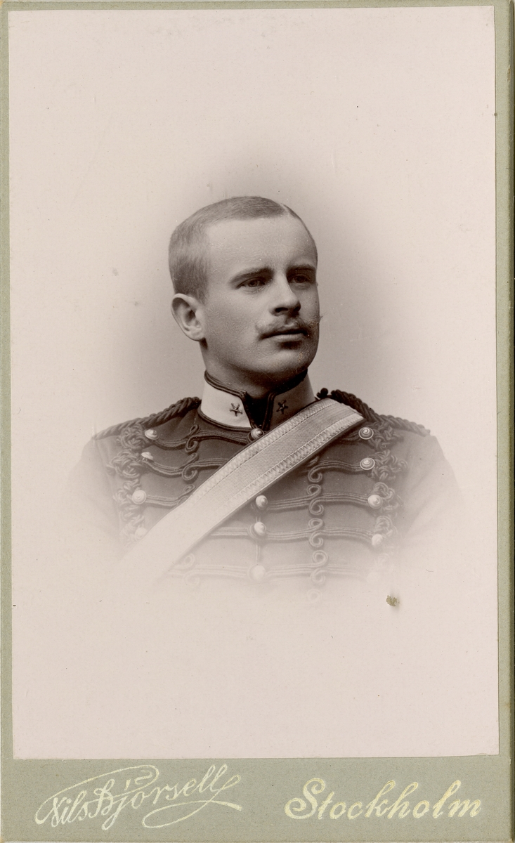 Porträtt av August Evert Sylvander, löjtnant vid Upplands regemente I 8.