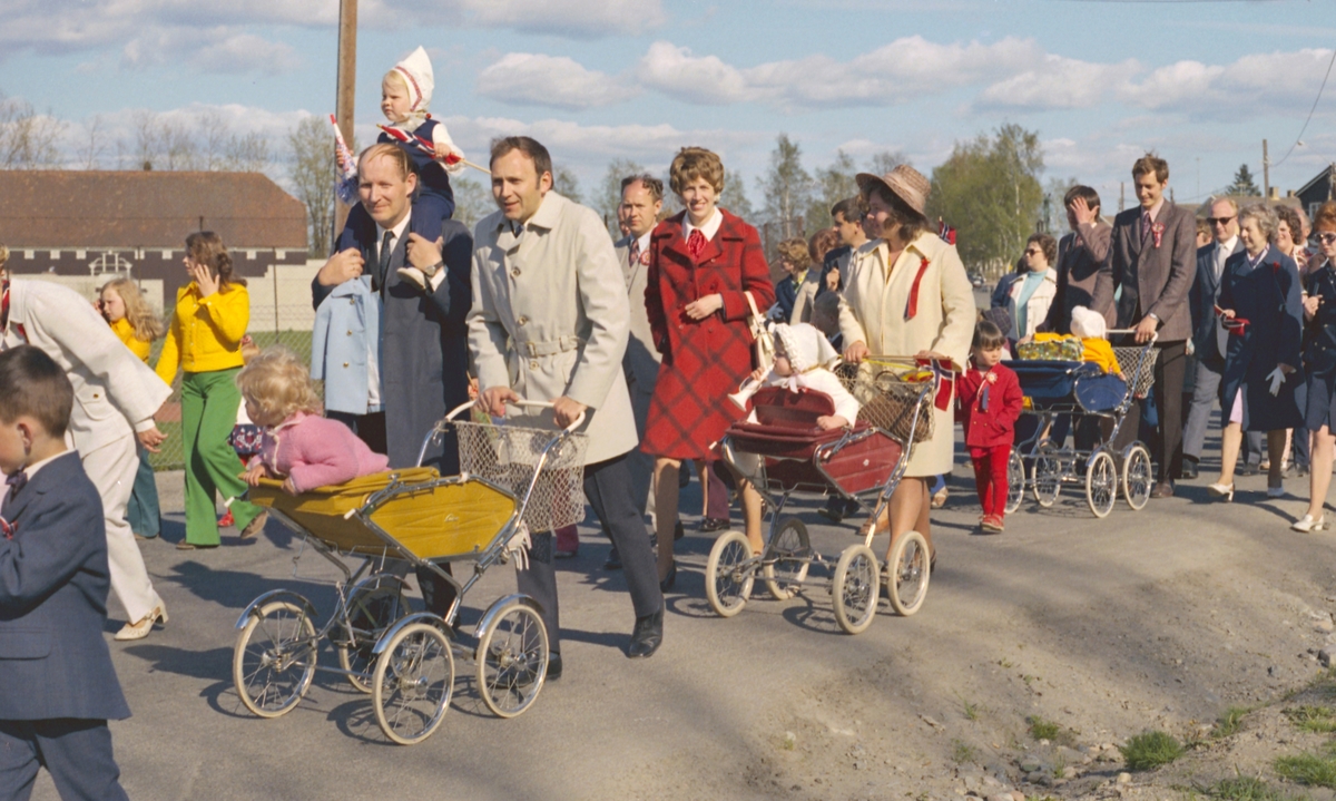 17.maifeiring, Strømmen, reportasjebilder