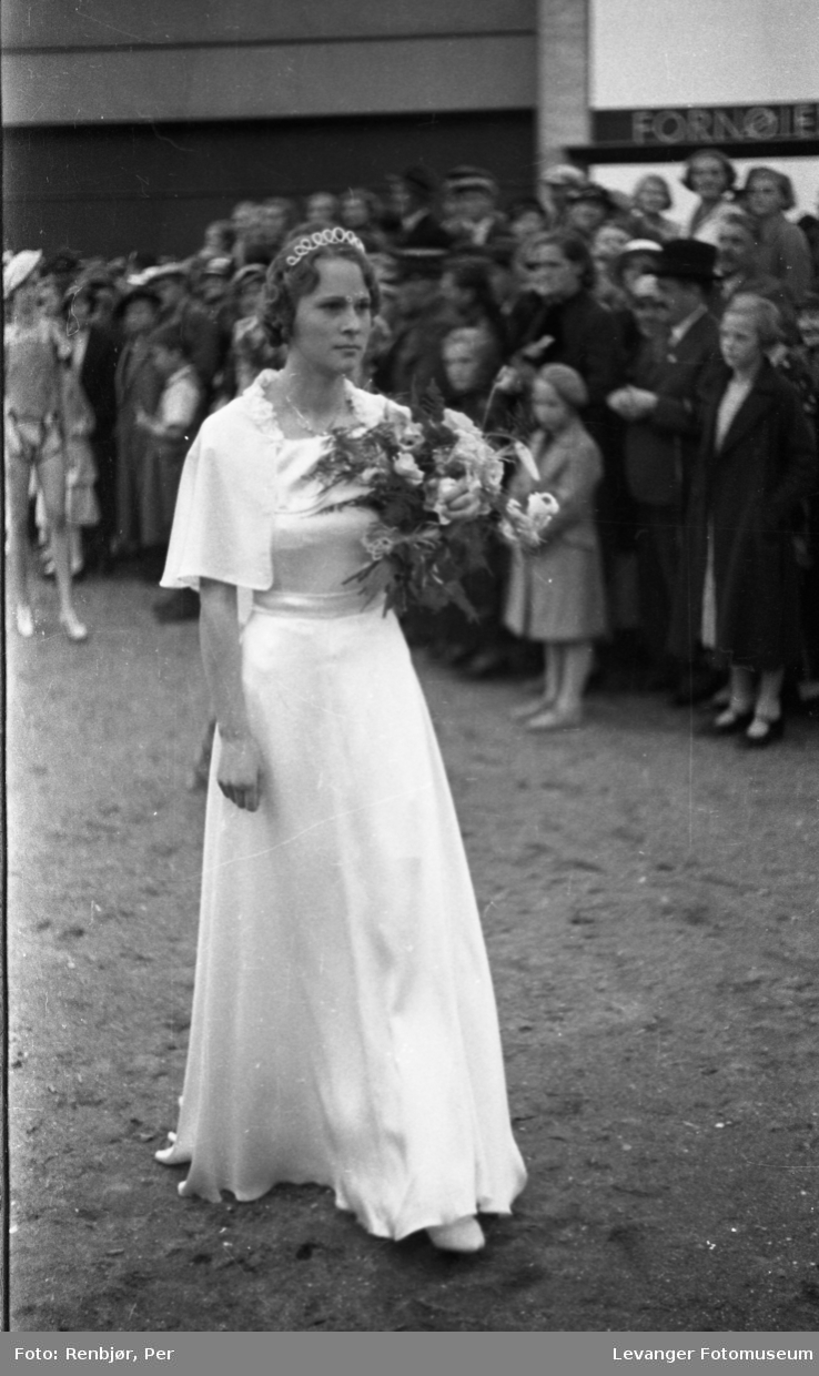 Kåring, kroning av Nord-Trøndelags prinsessen under byjubileet i 1936.